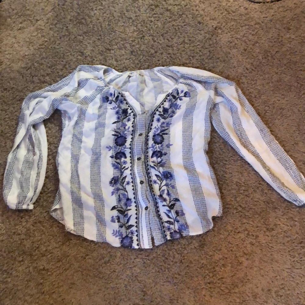 Jolt size medium blue and white embroidered blouse